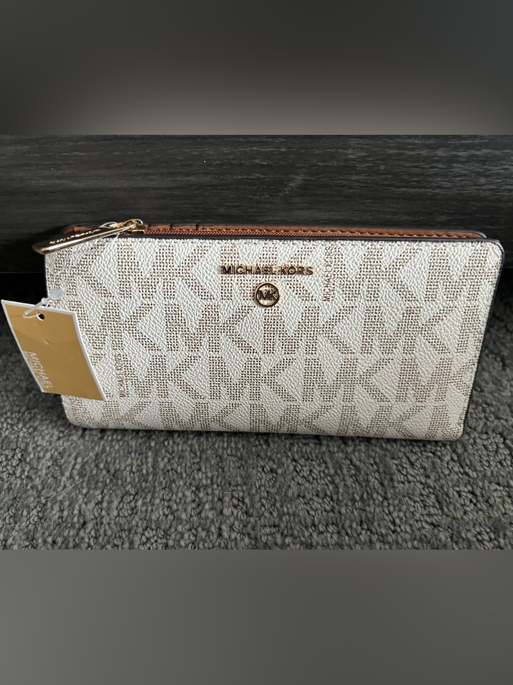 Michael Kors Beige Signature Zip Wallet - Picture 1 of 3